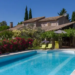 https://maison-de-campagne-au-charme-provencal.fr-provencehotel.com