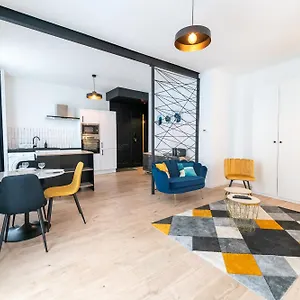 https://apt-kasa-arty-tout-equipe-agreable-et-confortable.hotels-rhonealpes.com